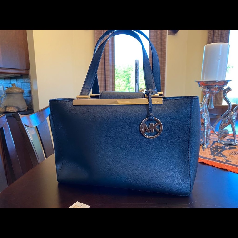 Almost Brand New Michael Kors bag, used once.